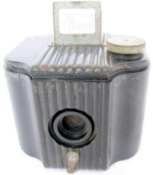 KODAK : BOX CAMERA  - BAKELITE : MADE BY EASTMAN KODAK U.S.A. : *NOTE CHIP & CRACK*FOR DISPLAY ONLY*