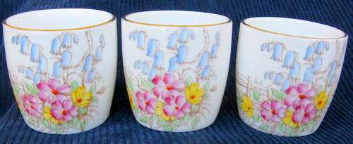 3 EGG CUPS : BELL CHINA - ENGLAND : "MEMORIES" - FINE BONE CHINA