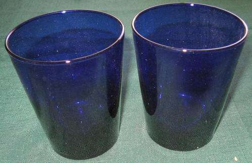 2 BLUE GLASSES :  11cm HIGH : 9cm TOP DIAMETER