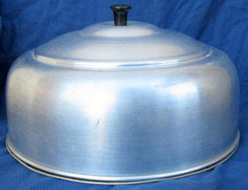 ALUMINIUM DOME & BASE :  27.5cm DIAMETER :  12cm HIGH : **NOTE DENTS (RIM NEEDS CLEANING)**
