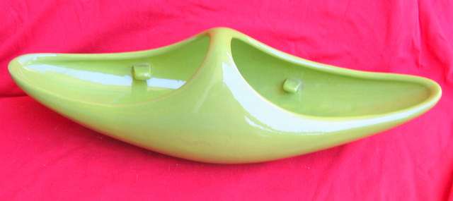 BEP : 4700 : VASE : 36cm LONG : 11cm WIDE