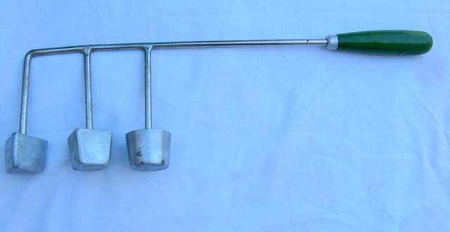 SNACKLE : WOODEN HANDLE (RED) : **see pictures for instructions** : INSTRUCTION LEAFLET ENCLOSED