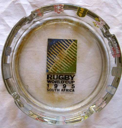 RUGBY WORLD CUP 1995 SOUTH AFRICA GLASS ASHTRAY with TEAM BADGES