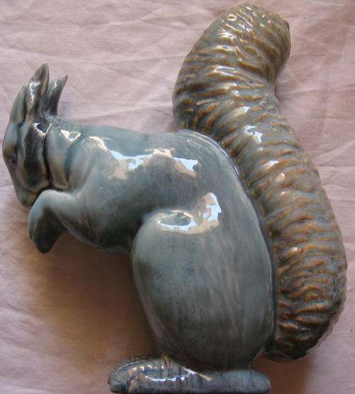 GREEN & BROWN BESWICK SQUIRREL NO. 315  ON PORCELAIN BASE