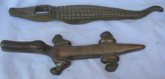BRASS : CROCODILE NUT CRACKER : 34.5cm LONG : WEIGHS 1.5kg