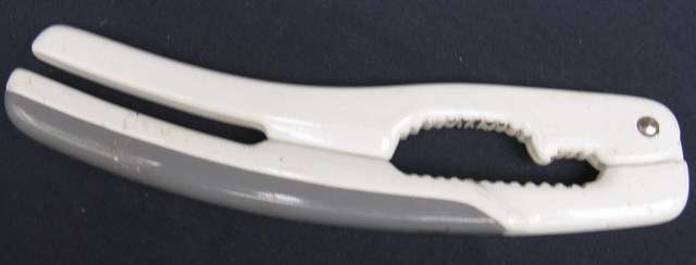 NUT CRACKER : ELLEGIBI - FUTURA : 20cm LONG : WEIGHS 400g