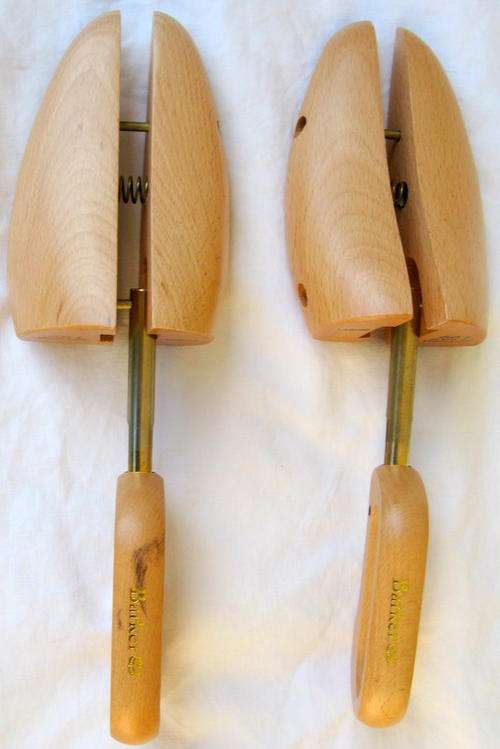 BARKER : WOODEN SHOE TREES (PAIR) : 661 - LARGE : MADE IN ENGLAND
