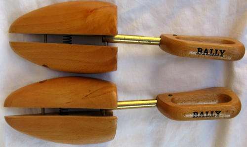 BALLY : WOODEN SHOE TREES (PAIR) : 661 - LARGE : DUNKELMAN MADE IN ENGLAND