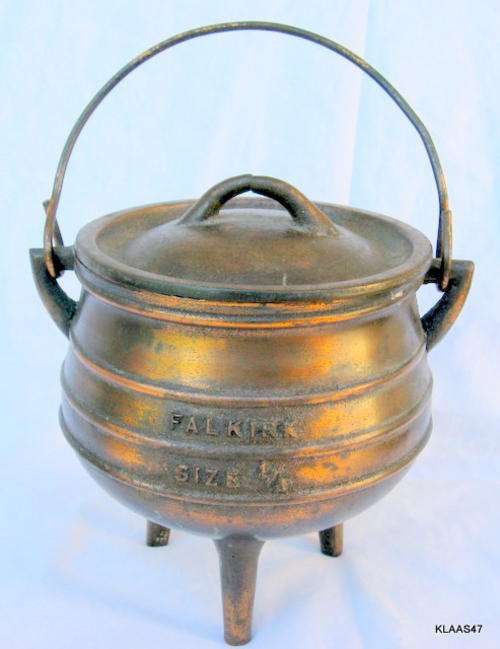 FALKIRK : SIZE 1/4 : THREE-LEGGED POTJIE POT : **NOTE RUST ON INSIDE**
