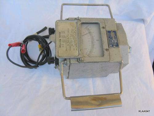 HITACHI : INSULOHM  TESTER :  MEGGER "MEG" TYPE HAND CRANK INSULATION TESTER