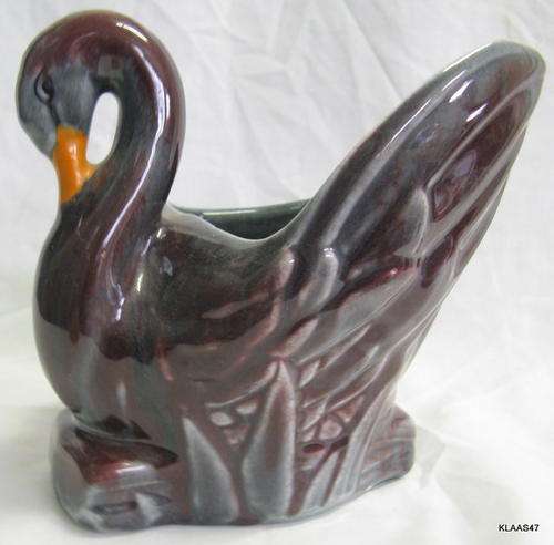 LUCIA WARE : SWAN VASE : NO. 2072 : 14.5cm HIGH - 12x7.5cm BASE