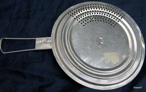 NUTBROWN : STRAINER LID : ALUMINIUM : MADE IN ENGLAND : DIAMETER 21.5cm