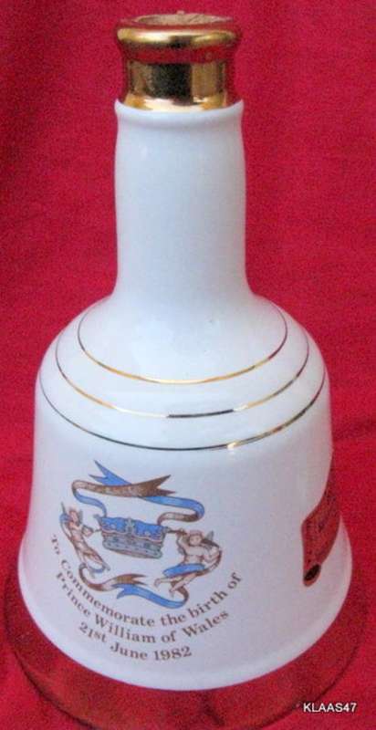 WADE : COMMEMORATIVE FULL BOTTLE DECANTER BELL'S SCOTCH WHISKY : 21st JUNE 1982 : BIRTH PR. WILLIAM