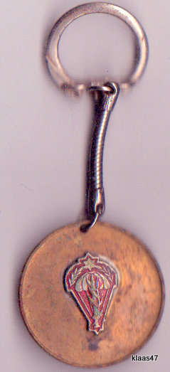 KEY RING : PARATROOPER EMBLEM : 3.5cm DIAMETER MEDALLION