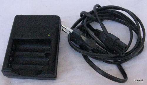 SONY : NI-MH BATTERY CHARGER : AA OR AAA SIZE