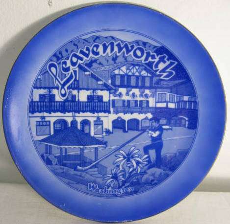 `LEAVENWORTH` : WASHINGTON  PLATE : BLUE AND WHITE