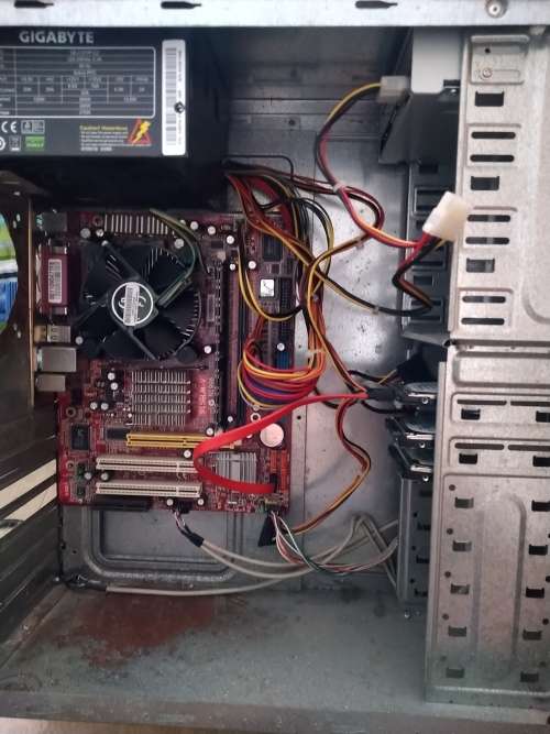 Gigabyte Desktop+Gigabyte Power Supply+3 HDD 2.5` In Chassis