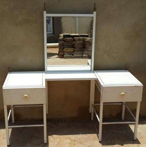 Dressing Table made with steel and wood drawers