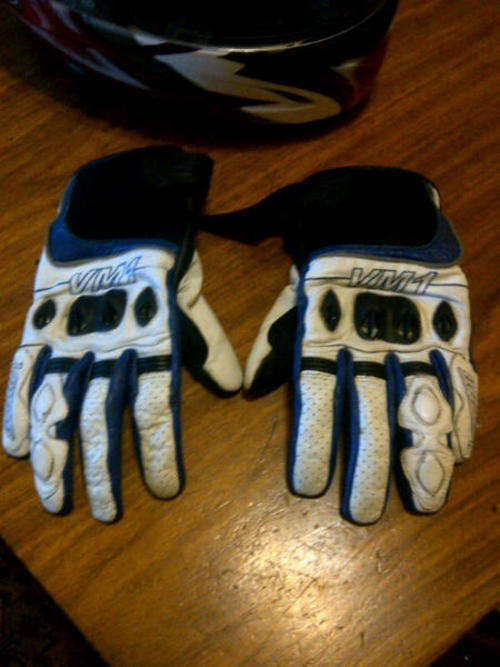 Practically new, VM1 motorbike gloves (size small)