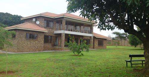GRAB IT NOW! 7 nights, school holiday week in luxury self-catering guesthouse in White River for 8
