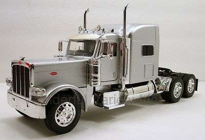 NewRay Peterbilt Model 389 1:32 scale diecast trailer truck.