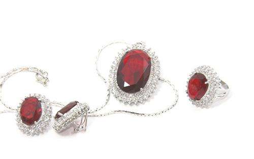 **** R3999 **** Made By Swarovski Elements [ Ruby Red ( Full Set ) Necklace, Earings, Ring ] Party &