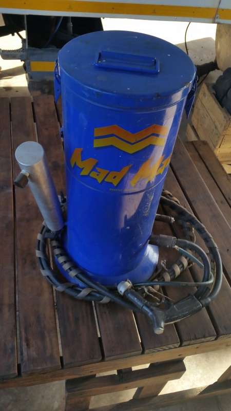 Sandblasting Pot with Nozzle Mad Max 15L