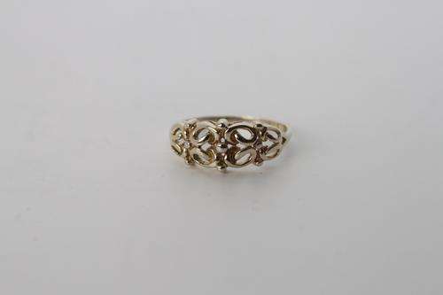 9ct yellow gold ring