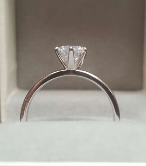 *Brand New* 1.30ct AAA Brilliant White Sapphire Engagement Ring Set in Sterling Silver *R9 990