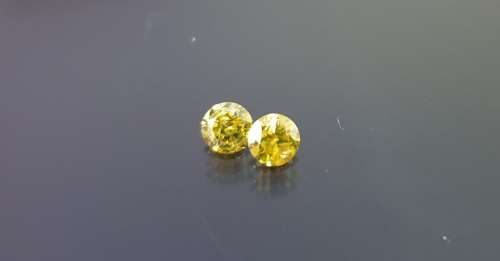 Matching Pair of 0.13ct ea (0.26ct) Fancy Intense CANARY YELLOW Round 100% Natural Diamonds! R22 000