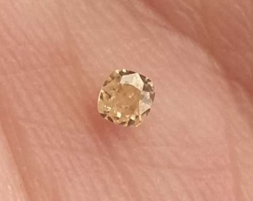 Magnificent 0.11ct Natural Fancy Light Yellow Loose Diamond VS1 Brilliant Cushion Cut