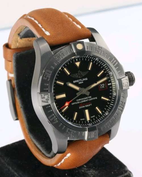 Magnificent BREITLING AVENGER BLACKBIRD 44mm Titanium Automatic Wristwatch + 2 Leather Straps !