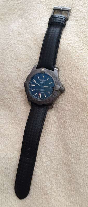Magnificent BREITLING AVENGER BLACKBIRD 44mm Titanium Automatic Wristwatch + 2 Leather Straps !