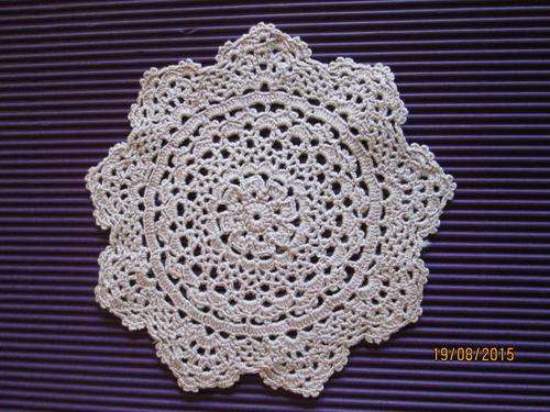Doilie beige to light brown (6)