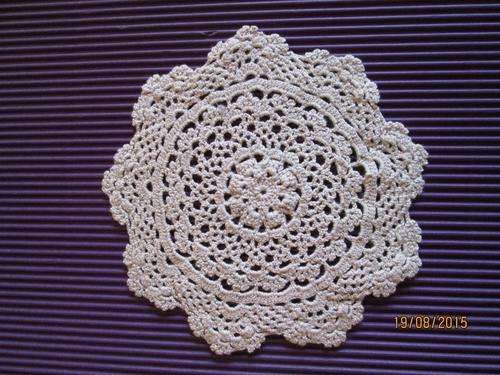 Doilie beige to light brown (7)