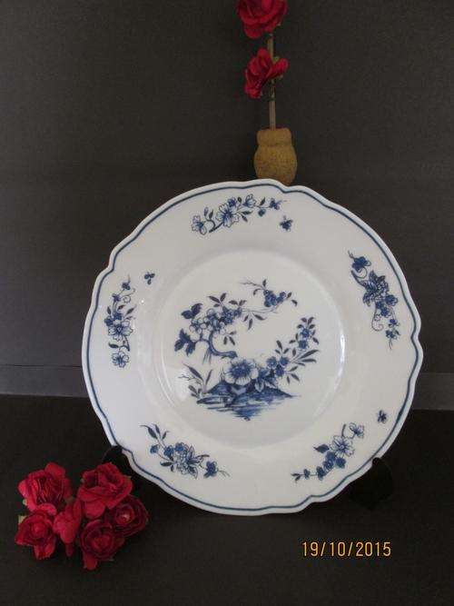 French Arcopal Milk Glass, Kalinka Pattern. Dinner plate B