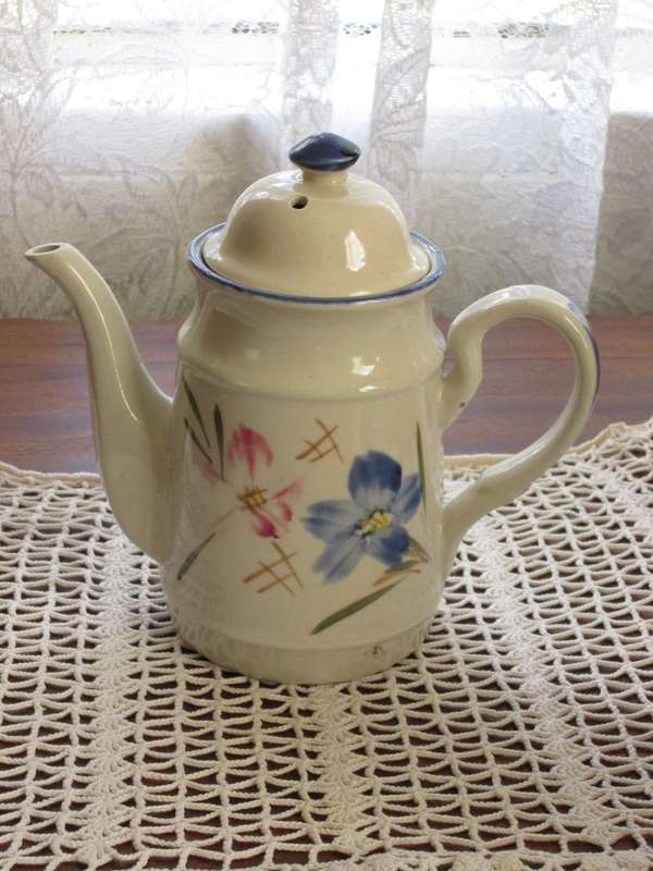 No Name Tea Pot.