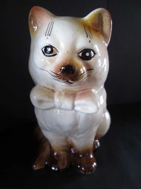 Faiarte Cat ornament Vintage /Collectible Porcelain/Ceramic