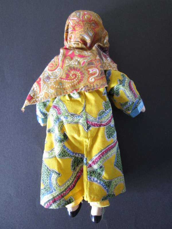 Dolls of The World- No 55- Porcelain Doll- Yemen- Yemeni Costume + Collector`s Guide