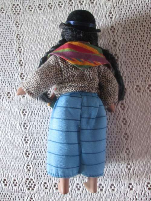 Dolls of The World- No 19- Porcelain Doll- Bolivia- Bolivian Costume + Collector`s Guide