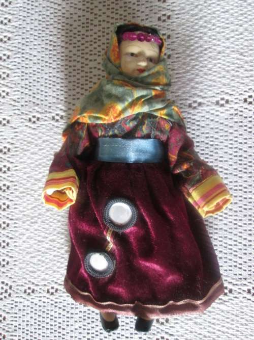 Dolls of The World- No 34 - Porcelain Doll- Afghanistan- Afghan Costume + Collector`s Guide