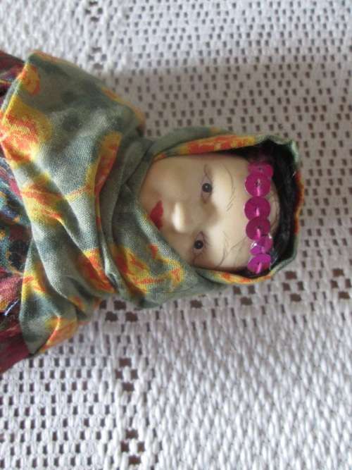 Dolls of The World- No 34 - Porcelain Doll- Afghanistan- Afghan Costume + Collector`s Guide