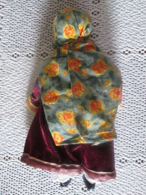 Dolls of The World- No 34 - Porcelain Doll- Afghanistan- Afghan Costume + Collector`s Guide