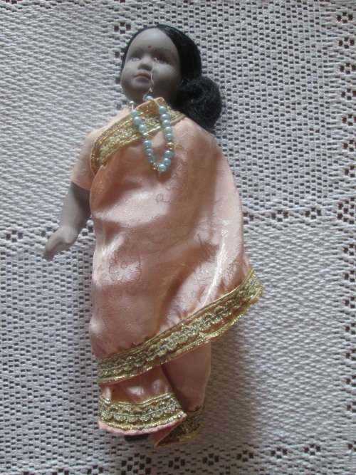 Dolls of The World 4 x dolls Loose heads.