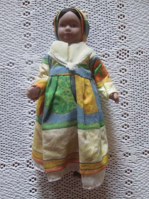 Dolls of The World 4 x dolls Loose heads.