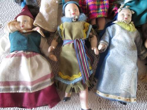 Dolls of The World 10 x broken dolls. Missing or broken limbs