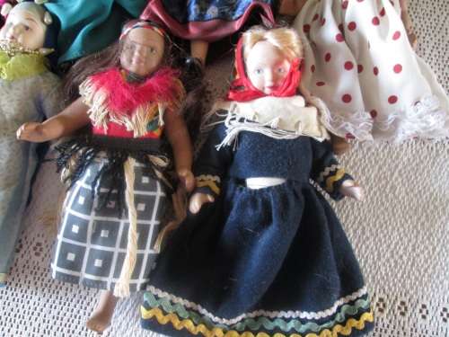 Dolls of The World 10 x broken dolls. Missing or broken limbs