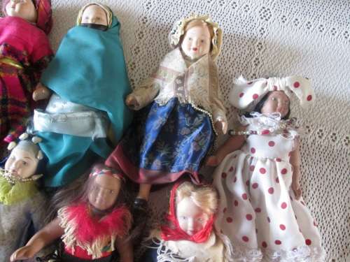 Dolls of The World 10 x broken dolls. Missing or broken limbs