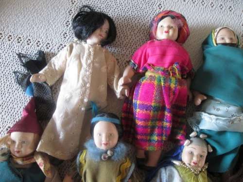 Dolls of The World 10 x broken dolls. Missing or broken limbs