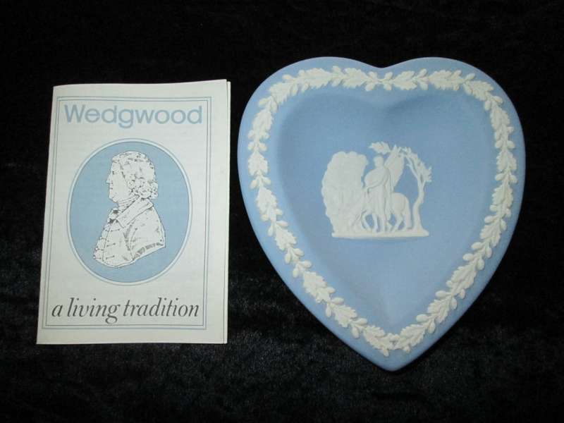 1983 Wedgwood heart shaped dish + Box + Pamphlet